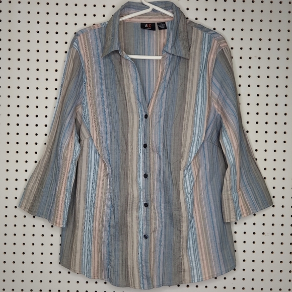 ALC Top Womens 1X Pink Blue Crinkle Texture Stripe Button V-Neck 3/4 Sleeve - Picture 1 of 5